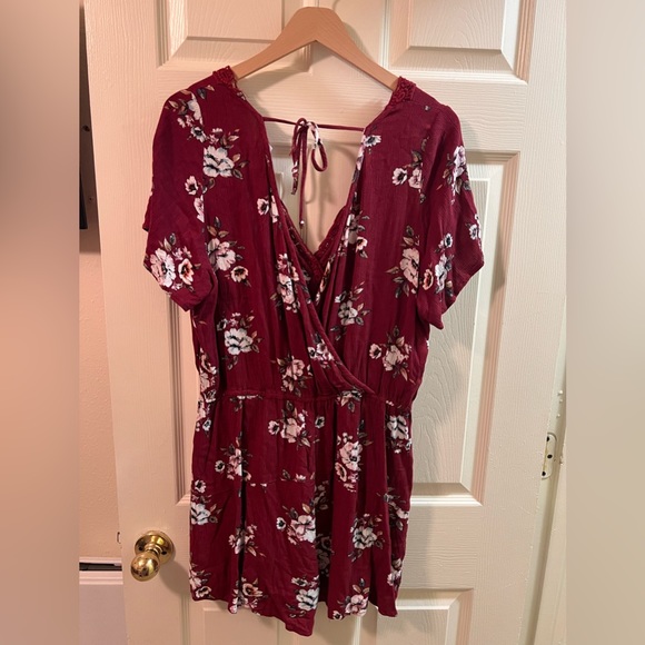 Super cute romper - Picture 3 of 3